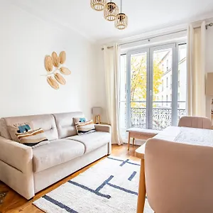 Naturellement , Paris Frankreich